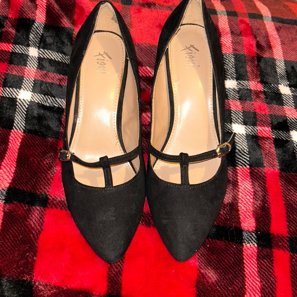Black 2 Inch Fioni Heels. Size 8